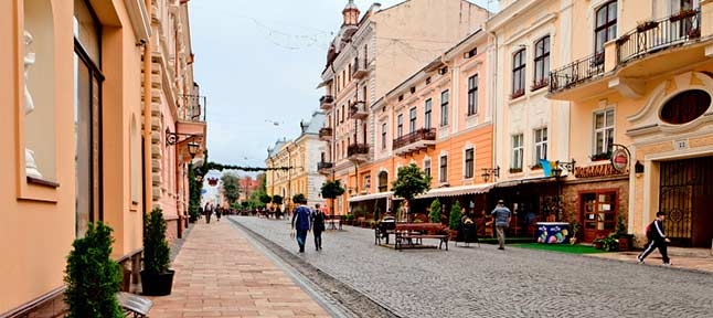 Під звуки трембіти. Буковина, Гуцульщина та Поділля